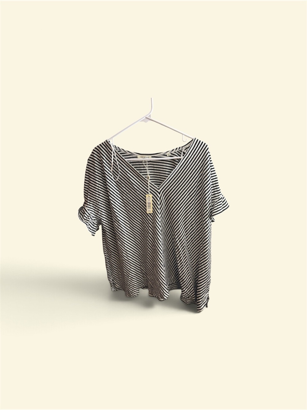 Max Studio Black & White Striped V-Neck Short Sleeve Top